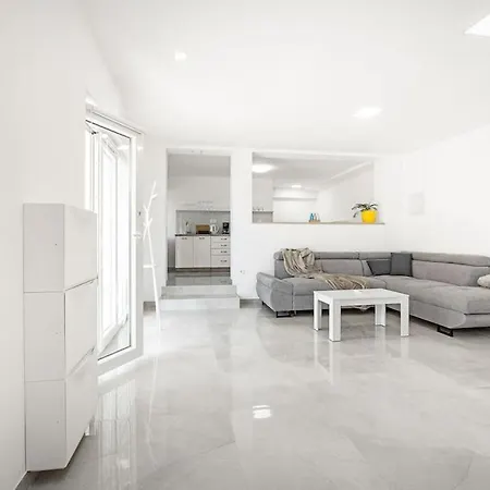 Olive Garden 3 Km From Center And 4 Km From The Pula