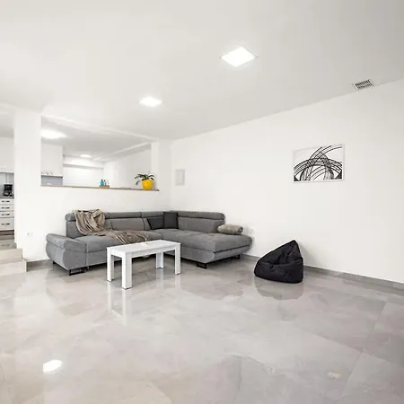 Olive Garden 3 Km From Center And 4 Km From The * Póla