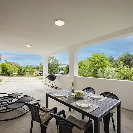 Appartement Olive Garden 3 Km From Center And 4 Km From The