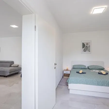 Olive Garden 3 Km From Center And 4 Km From The * Pula