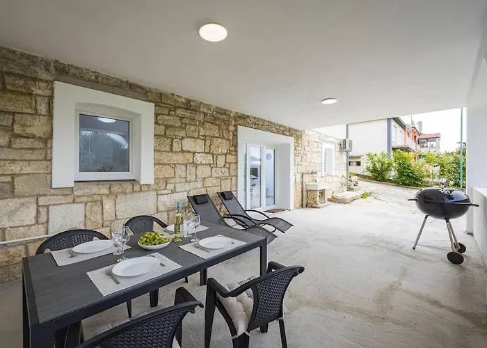 Olive Garden 3 Km From Center And 4 Km From The Pula