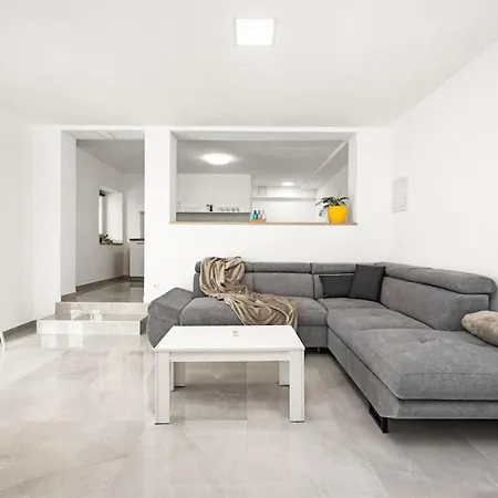 Olive Garden 3 Km From Center And 4 Km From The Appartamento *