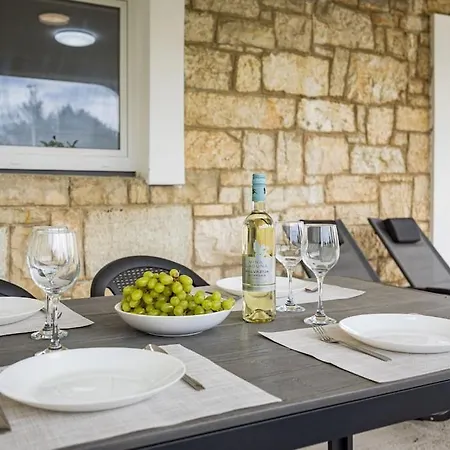 Olive Garden 3 Km From Center And 4 Km From The Apartamento Pula