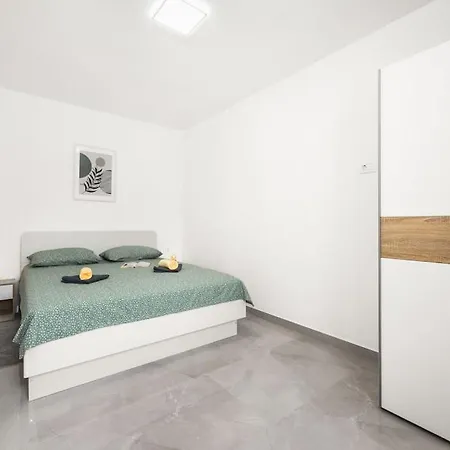 Olive Garden 3 Km From Center And 4 Km From The Appartamento *