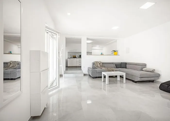 Olive Garden 3 Km From Center And 4 Km From The Pula