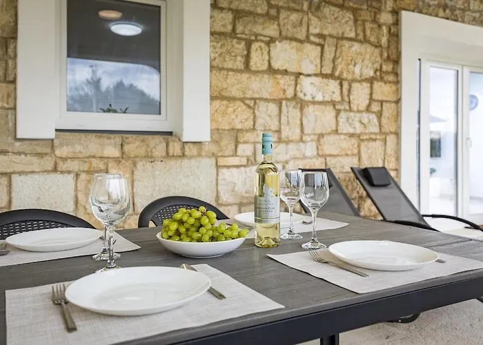 Olive Garden 3 Km From Center And 4 Km From The Lejlighed Pula