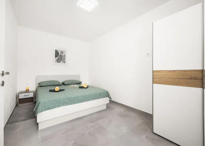Olive Garden 3 Km From Center And 4 Km From The Apartment *
