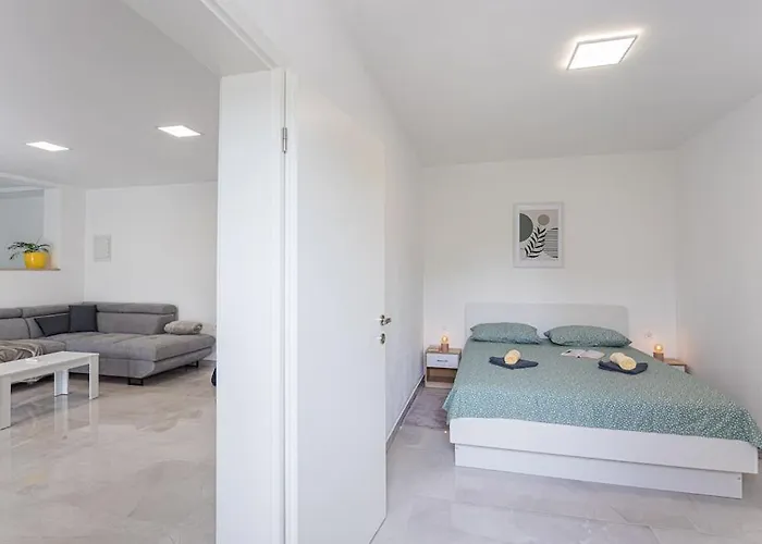 Olive Garden 3 Km From Center And 4 Km From The * Pula