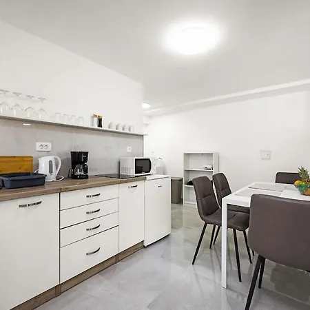Olive Garden 3 Km From Center And 4 Km From The Appartement *