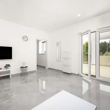 Appartement Olive Garden 3 Km From Center And 4 Km From The