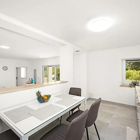 Appartement Olive Garden 3 Km From Center And 4 Km From The Pula